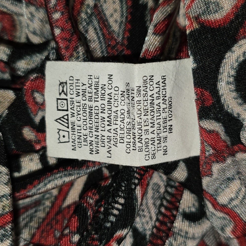 Cutest Paisley knit Skirt (Size M) by Briggs New York in red/black/white - Picture 5 of 7